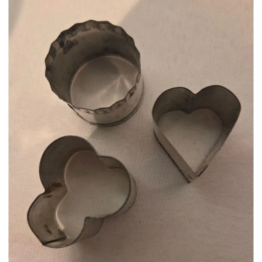 Vintage Canape Hors D’oeuvre Cutter Set Metal Cookie Cutters Tin